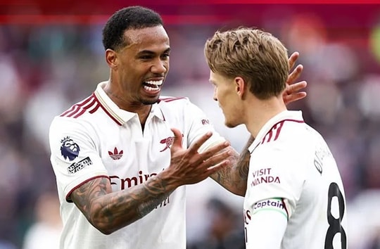 Martin Odegaard tỏa sáng giúp Arsenal hạ West Ham: Đẳng cấp thiên tài giải cứu Mikel Arteta