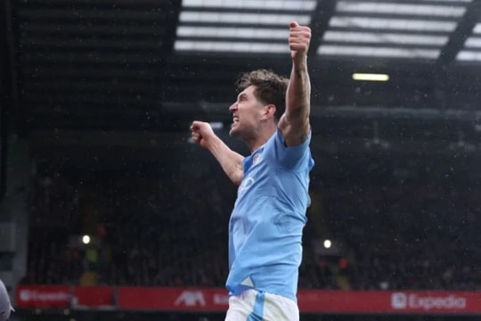 Everton nỗ lực đưa John Stones trở lại sân Goodison Park, MU chốt tương lai Amad Diallo