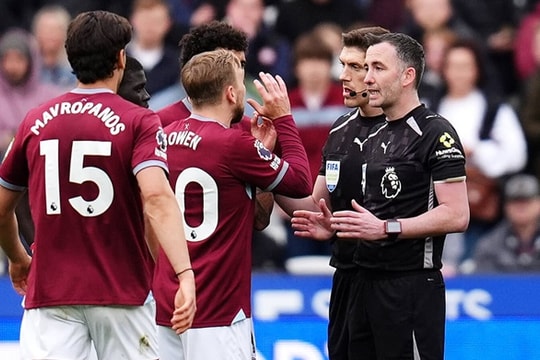 VAR tước bàn thắng phút 90+5, West Ham cận kề vực thẳm sau trận thua Arsenal