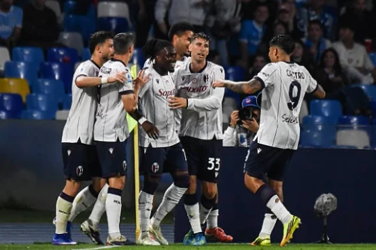 Napoli 2-3 Bologna: Jonathan Rowe gieo sầu cho đoàn quân Antonio Conte ở phút 90+1
