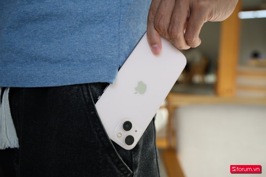 Phân tích sức mạnh và giá trị thực tế của iPhone 13 trong phân khúc 12 triệu đồng