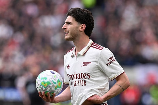 Arsenal vượt ải London Stadium: Nỗi lo từ những bước chạy của Declan Rice