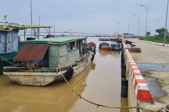 Đầu tư hơn 100 tỷ đồng, vì sao cảng cá Cửa Hội vẫn đìu hiu?