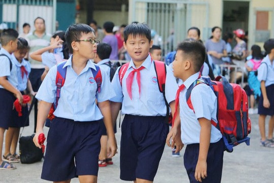 Bãi bỏ nhiều thủ tục hành chính về chuyển trường