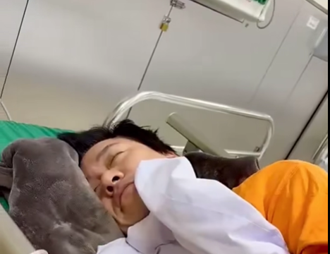 Ca sĩ Tuấn Hưng liên tục nhập viện kiểm tra sức khỏe do stress và thiếu ngủ trầm trọng