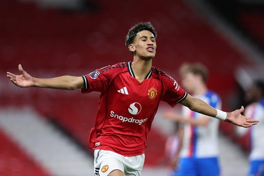 JJ Gabriel: Siêu thần đồng 15 tuổi của Man Utd và hành trình bước ra ánh sáng