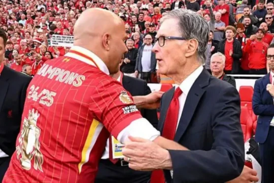 FSG trước bài toán Arne Slot: Liverpool liệu có đang lặp lại vết xe đổ năm 2015?
