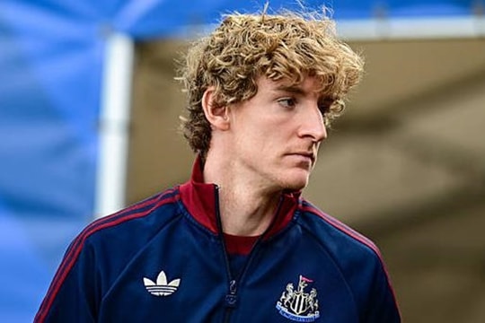 Bayern Munich đạt thỏa thuận với Anthony Gordon, MU quyết chiêu mộ Elliot Anderson