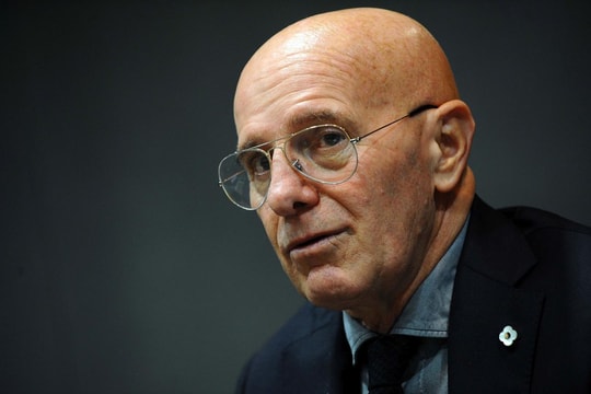 Arrigo Sacchi và cuộc cách mạng AC Milan: Kẻ bán giày phá bỏ xiềng xích Catenaccio để tái định nghĩa bóng đá