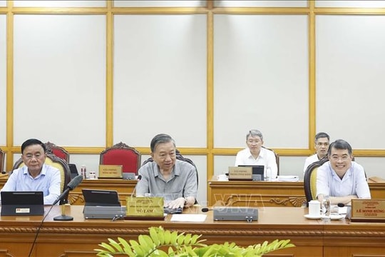 Bộ Chính trị cho ý kiến hoàn thiện thể chế vượt trội, tạo động lực mới để TP. Hồ Chí Minh phát triển nhanh, bền vững