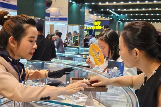 Giá vàng chiều nay 15/5/2026: Giá vàng SJC, nhẫn 9999 và giá vàng thế giới