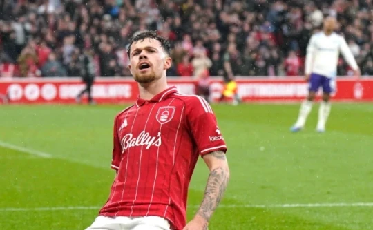 Manchester United theo đuổi Neco Williams, PSG chi đậm 100 triệu euro cho Julian Alvarez