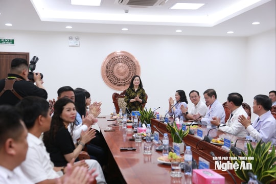 Bộ trưởng Bộ Y tế Đào Hồng Lan thăm, làm việc tại Bệnh viện Ung bướu Nghệ An