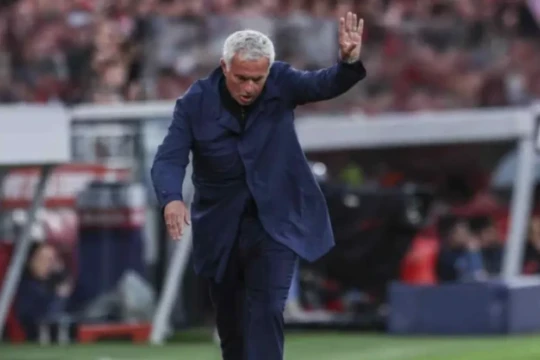 Jose Mourinho chuẩn bị tái xuất Real Madrid: Sứ mệnh giải cứu đế chế từ đống đổ nát