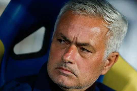 Jose Mourinho lập kỷ lục kỳ lạ: Benfica bất bại cả mùa vẫn chỉ xếp thứ ba