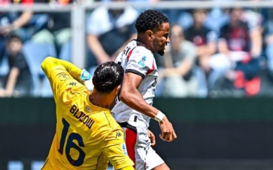 Milan đánh bại Genoa 2-1 củng cố vị trí dự Champions League