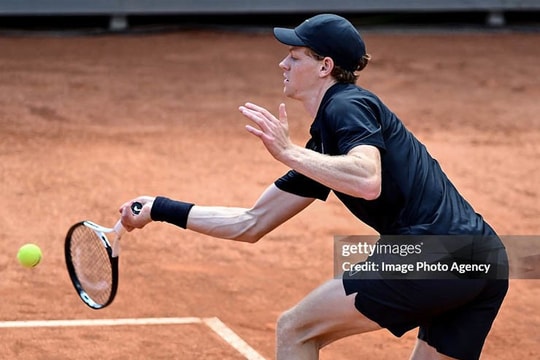 Jannik Sinner vượt qua 'nỗi sợ' mất ngủ để đánh bại Daniil Medvedev tại Rome Open