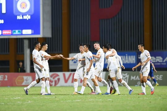 Hà Nội FC đè bẹp PVF-CAND 4-0: Văn Quyết và Tuấn Hải tỏa sáng tại V-League