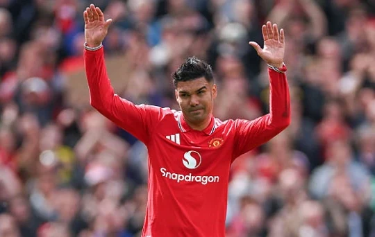 Bruno Fernandes lập kỷ lục, MU hạ Nottingham Forest 3-2 trong ngày chia tay Casemiro