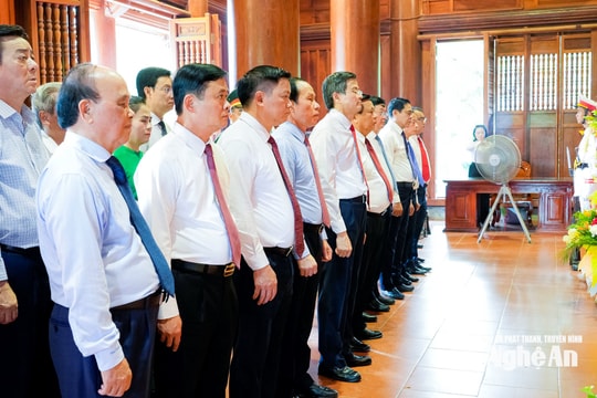 Lãnh đạo Đảng, Nhà nước, tỉnh Nghệ An dâng hương tưởng niệm Chủ tịch Hồ Chí Minh