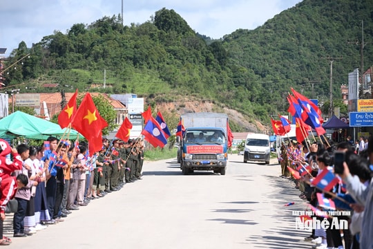 Xúc động hành trình hồi hương các Anh hùng liệt sĩ hy sinh tại Lào về đất mẹ