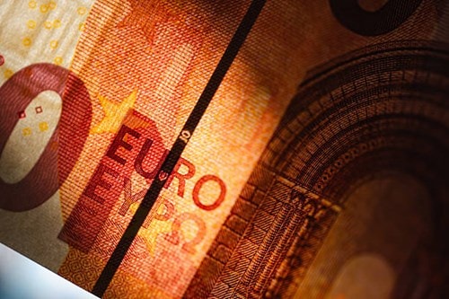 Tỷ giá Euro hôm nay 18/5: Giá mua vào đồng loạt giảm sâu, mất mốc 30.000 VND tại nhiều ngân hàng