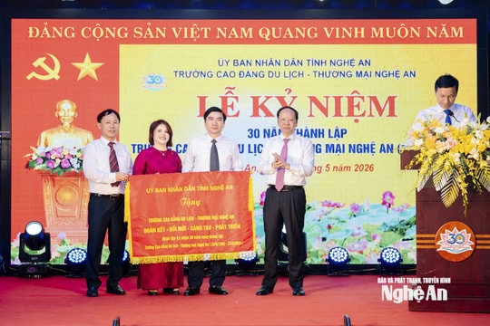 Trường Cao đẳng Du lịch - Thương mại Nghệ An kỷ niệm 30 năm thành lập
