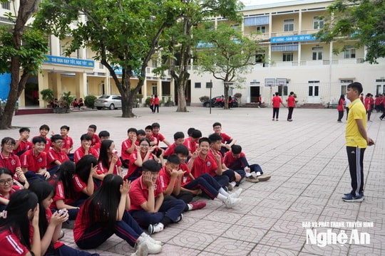 Nghệ An: 47 học sinh của xã Lam Thành được tiếp nhận về học tại phường Trường Vinh