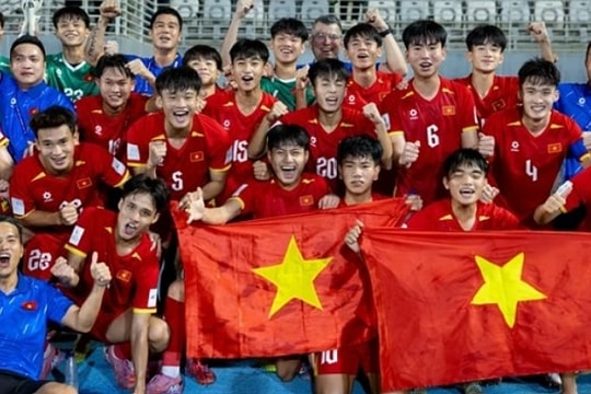 U17 Việt Nam giành vé dự World Cup: CĐV Thái Lan ngỡ ngàng, Công Phượng tỏa sáng ngày trở lại