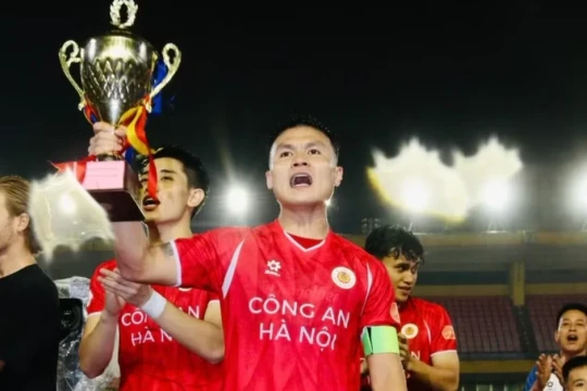 Quang Hải thiết lập kỷ lục vô tiền khoáng hậu sau chức vô địch V-League lần thứ 5