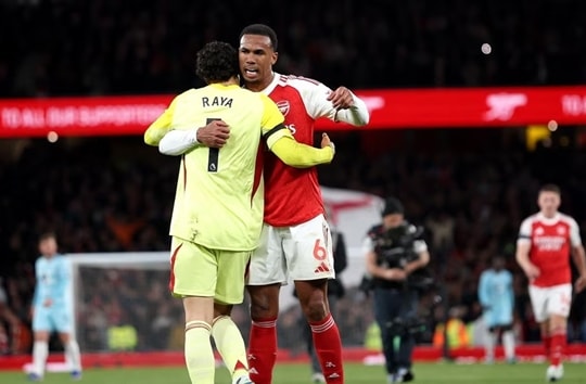 Arsenal áp sát ngôi vương Ngoại hạng Anh: Một trận thắng nữa để lịch sử gọi tên