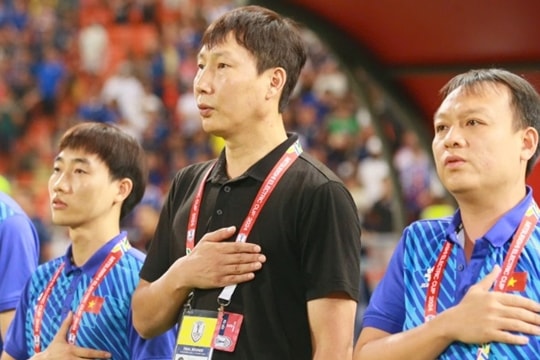 HLV Kim Sang-sik đối mặt bài toán nhân sự khi AFF Cup và FIFA ASEAN Cup sát nút
