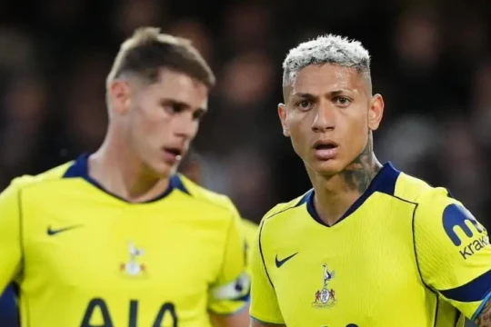 Tottenham đối mặt kịch bản xuống hạng sau trận derby London tại Stamford Bridge