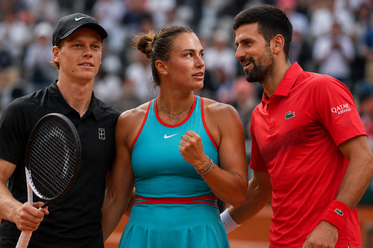Sinner, Sabalenka và Djokovic dẫn đầu cuộc phản kháng lịch sử tại Roland Garros