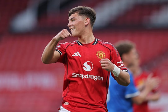 Manchester United lên kế hoạch cho mượn Shea Lacey: Nước cờ chiến lược cho báu vật Old Trafford