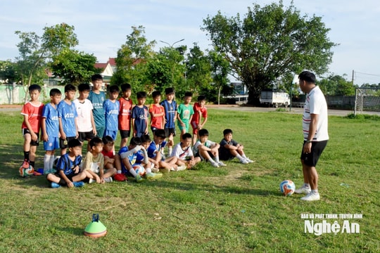 Lần đầu dự giải, cầu thủ nhí Hưng Nguyên Nam háo hức chờ ngày ra sân