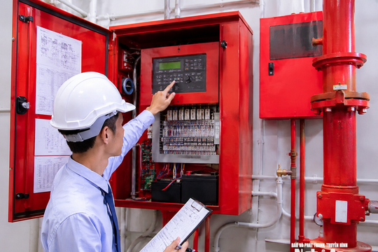Yêu cầu trang bị, kết nối thiết bị truyền tin báo cháy với cơ sở dữ liệu phòng cháy, chữa cháy