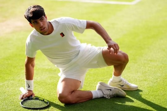 Alcaraz rút lui khỏi Wimbledon: Ngôi số 1 thế giới 2026 sớm thuộc về Jannik Sinner
