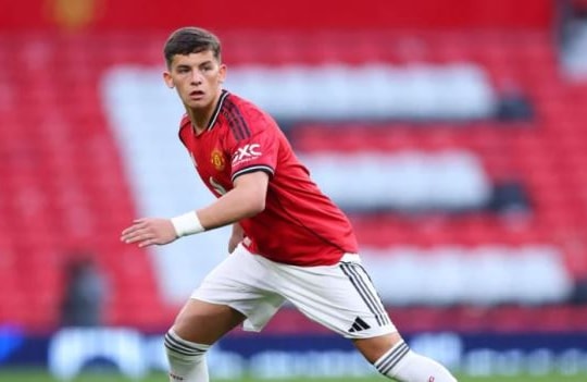 Michael Carrick trình làng dàn sao trẻ Carrington trong trận gặp Brighton