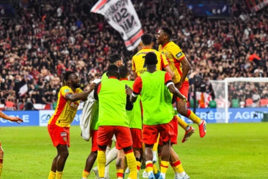 Florian Thauvin rực sáng giúp Lens hạ Nice 3-1 để lần đầu vô địch cúp Quốc gia Pháp