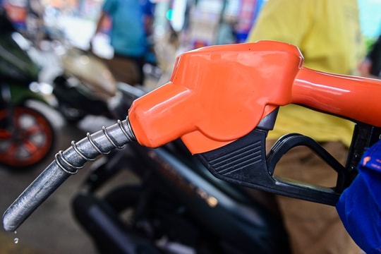 Cập nhật giá xăng dầu hôm nay 25/5: Bảng giá xăng dầu Petrolimex, PVOIL, Mipec, Thalexim