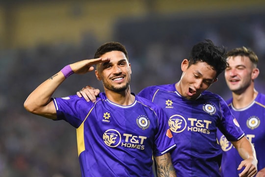 Hoàng Hên rực sáng giúp Hà Nội FC đánh bại Nam Định 2-1 tại Hàng Đẫy