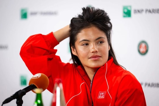 Emma Raducanu sẵn sàng cho Roland Garros, huyền thoại F1 Alain Prost bị tấn công tại nhà