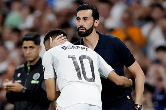 Alvaro Arbeloa rời ghế HLV Real Madrid sau chiến thắng 4-2 trước Athletic Bilbao