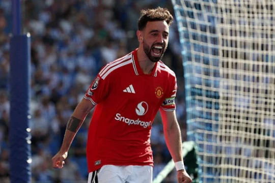 Bruno Fernandes phá kỷ lục Ngoại hạng Anh trong ngày MU thắng đậm Brighton 3-0