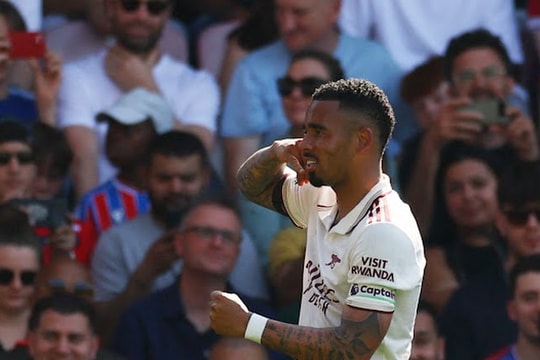 Arsenal hạ Crystal Palace 2-1: Lời chia tay Ngoại hạng Anh kịch tính của tân vương