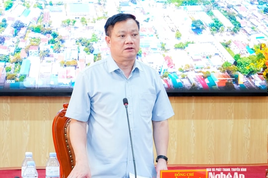 Bí thư Tỉnh ủy Nguyễn Khắc Thận làm việc với lãnh đạo các xã vùng Quỳ Hợp