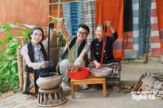 Á hậu Kha Thị Thơ lan tỏa sắc màu thổ cẩm Thái trong chương trình Màu của bản