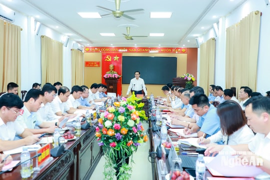 Chủ tịch UBND tỉnh Võ Trọng Hải làm việc với lãnh đạo các xã Quỳ Châu, Châu Tiến, Hùng Chân, Châu Bình