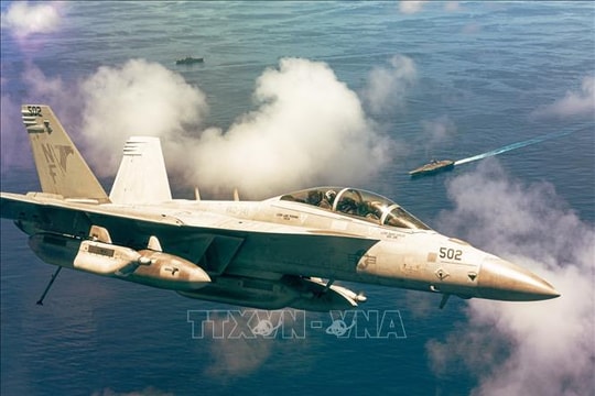 Hải quân Mỹ mất hai máy bay tác chiến điện tử EA-18G Growler sau va chạm trên không